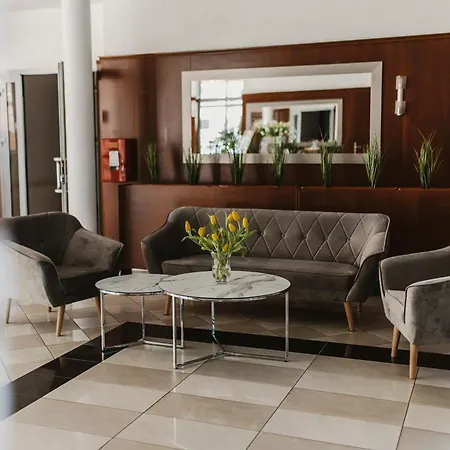 I Restauracja Borowianka ホテル 3*