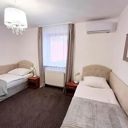 I Restauracja Borowianka 3* Ostrow Wielkopolski
