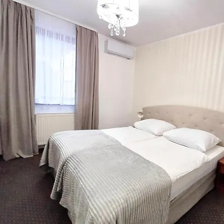 Hotel I Restauracja Borowianka 3*