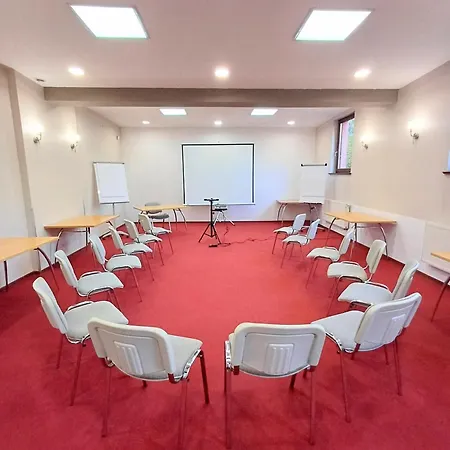 I Restauracja Borowianka オストルフ・ビエルコポルスキ