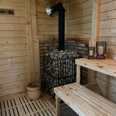 I Restauracja Borowianka 3* オストルフ・ビエルコポルスキ